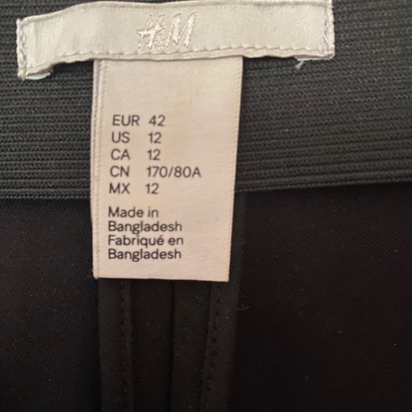 H&M black pants only worn once. Size 12 - Picture 5 of 6
